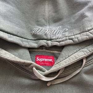 Supreme FW17-18 Rhinestone Script Hooded Sweatshirt Olive Sage